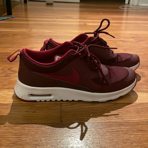 Nike air max thea sneakers (sz7) - Picture 2 of 8
